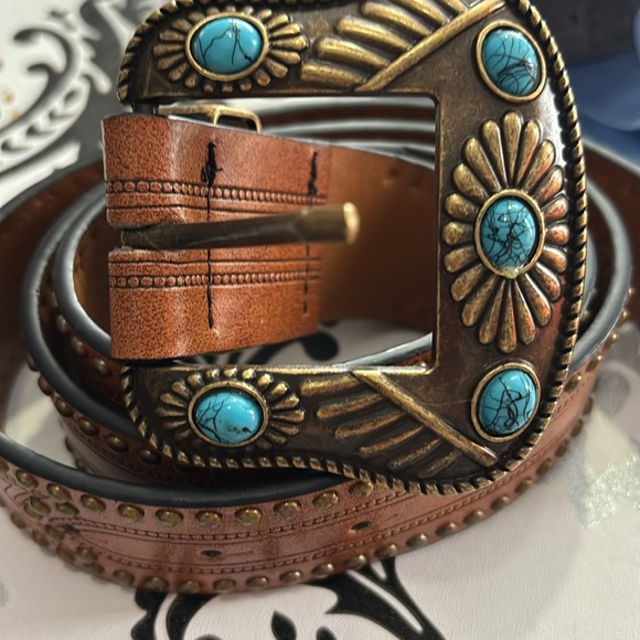 Western-Leather-Belts-Women Vintage Waist-Belts with Hollow Out Flower Buckle… - Picture 6 of 7